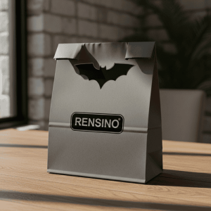 Sacola de Papel Cinza com Logotipo de Morcego, Adequada para Embalagem de Varejo e Presentes, Design Personalizado Disponível