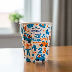 Gobelet en papier coloré avec motif d'enfants, adapté pour les fêtes d'enfants ou l'emballage de boissons, design personnalisé disponible