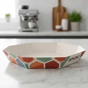 Tigela de papel em forma de hexágono colorida com padrão geométrico, adequada para apresentação de alimentos e exibição no varejo