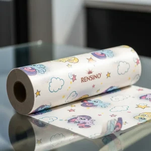 Sac en papier blanc avec motif de licorne et de nuage, adapté pour l'emballage cadeau ou de détail, impression personnalisable disponible