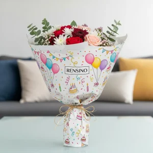 Tube en papier imprimé coloré avec motif de gâteau d'anniversaire et de ballon, adapté pour l'emballage de cadeaux ou de vente au détail
