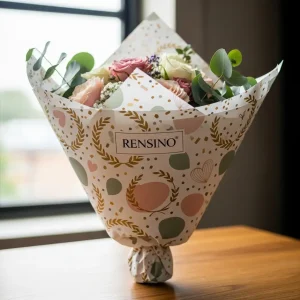 Emballage de bouquet en papier coloré avec accents en feuille d'or, adapté pour des arrangements floraux et des cadeaux, impression personnalisée disponible