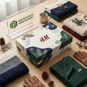 H&M ब्रांडेड मल्टीकलर प्रिंटेड पेपर गिफ्ट बॉक्स जिसमें पत्ते और बेरी पैटर्न है, उपहार या रिटेल पैकेजिंग के लिए उपयुक्त, कस्टम लोगो प्रिंटिंग उपलब्ध है