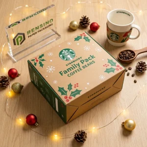 Caixa de Papel Kraft com Padrão de Azevinho de Natal e Painéis Laterais Verdes, Impressão de Logotipo Personalizado Disponível