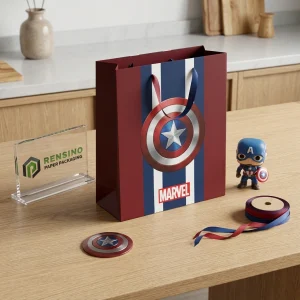 Sac en papier imprimé bleu et rouge avec le bouclier de Captain America et le logo Marvel, adapté pour l'emballage cadeau ou de détail, impression de logo personnalisée disponible