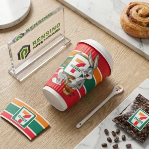 Vaso de papel rojo con personaje de dibujos animados impreso y logo de 7-Eleven, adecuado para empaques de bebidas, diseño personalizado disponible