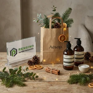 حقيبة ورقية بنية من كرافت مع نص “Aesop” مطبوع مناسبة للتغليف كهدية أو للبيع بالتجزئة طباعة شعار مخصصة متاحة