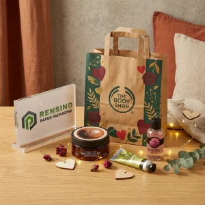 Kraftpapier-Geschenktüte mit floralem und herzförmigem Muster, anpassbar für den Einzelhandel und Geschenke