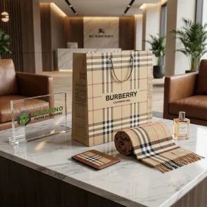 Bolsa de Papel de Regalo Beige y Negra Impresa con Asas, Adecuada para Regalos, Venta al por Menor o Empaque de Alimentos, Diseño Personalizado Disponible