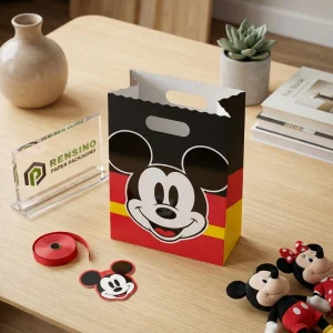Bolsa de papel negra, roja y amarilla con patrón de cara de ratón de dibujos animados, adecuada para embalaje de regalo, impresión de logo personalizada disponible