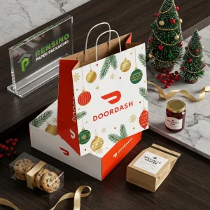 Sacchetto regalo in carta rosso e bianco con ornamenti natalizi e logo DOORDASH, adatto per confezioni regalo, al dettaglio, alimentari o cosmetici, servizio OEM/ODM disponibile