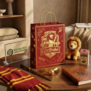 Sacchetto di Carta Rosso con Stemma Dorato di Gryffindor e Motivo Magico, Adatto per Imballaggio Regali, Stampa Logo Personalizzata Disponibile