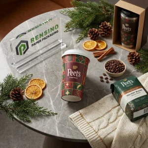Braune und grüne Einweg-Papierkaffeetassen mit bedrucktem Peet’s Coffee-Text, benutzerdefiniertes Design verfügbar