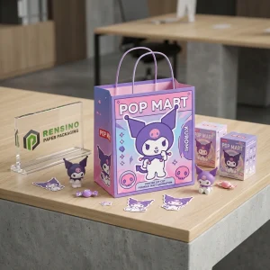 Фиолетовая бумажная сумка POP MART с иллюстрацией мультяшного персонажа, подходит для подарков или розничной упаковки, доступная печать логотипа