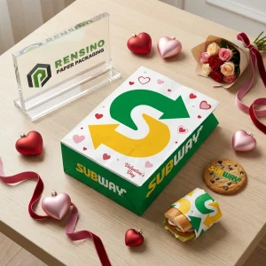 Bolsas de papel desechables para alimentos en verde y amarillo con texto impreso de metro y patrón de corazón de San Valentín, diseño personalizado disponible