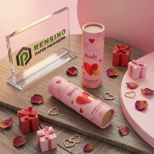 Tubo di balsamo labbra rosa con motivo cuore e rosa, adatto per uso cosmetico o regalo, design personalizzato disponibile