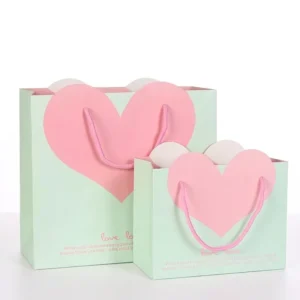 Exquisite Gift Packaging Bags Heart shaped Christmas Gift Bag for Candy Packaging Luxury Garment Gift Bag
