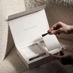 Custom Logo White Cardboard Magnetic Rigid Paper Gift Box With Gift Card