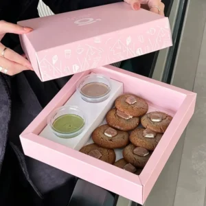 กล่องขนมแบบสองชิ้นพร้อมฝาและฐานพร้อมช่องแบ่งสำหรับเค้ก เครป บิสกิต คุกกี้ และซอสขนมหวาน