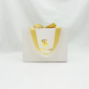 Custom White Card Paper Bag with Gold Foil Logo for Shopping, Gift, Clothing, Garment, and Dress Packaging with Handle
