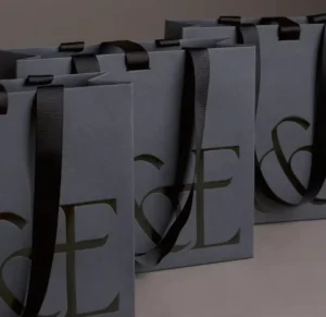 Custom White Card Paper Shopping Bag with Gold Foil Logo and Handle for Clothing Packaging