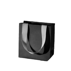 Customized Kraft Paperboard Bags Black Varnished Drawstring Handle Aseptic Packaging for Clothing Shopping Gift