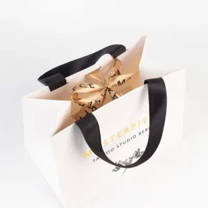 Customized Logo Art Paper Shopping Gift Bag With Embossed Logo For Clothing
