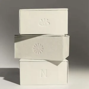 Customized Printed Recyclable White Paper Gift Box with Minimalist Black Design, Magnetic Closure and Handle