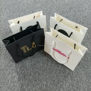 Luxury Ivory Board & Kraft Paper Gift Bag Glossy Black Shopping Paper Bag with Logo Print for Candles Crafts Socks