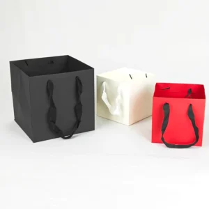 Luxury Square Hanging Gift Bag Square Paper Bag with Handle Paper for Flower Store or Gift Packaging Digital Printed