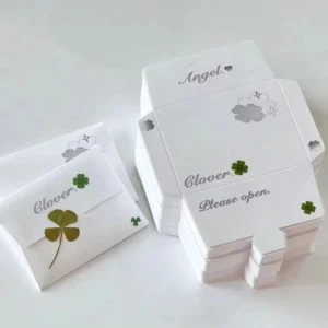No Glue Self Seal Paper Envelope With Dried Four-Leaf Clover Ins Lucky Letter Greeting Card Packaging Envelope Custom Print Logo