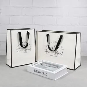 Recyclable Kraft Paper Bags with Customized Logo for Takeaway Food Packaging and Shopping