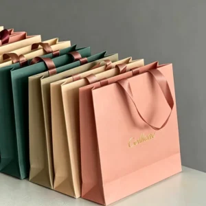 Recyclable Matte Ivory Board Paperboard Gift Bag with Custom Logo Screen Printed Heavy-Duty for Daily Shopping
