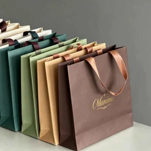 Recyclable Matte White Card Shopping Paper Bag with DIY Customized Logo Strong Load Capacity for Shoe and Perfume Packaging