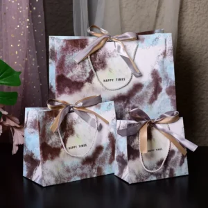 White Card Paper Gift Bags Holiday Handheld Packaging Bags In Stock Cross-border Paper Bags Takeaway Packing Bags with Ribbon